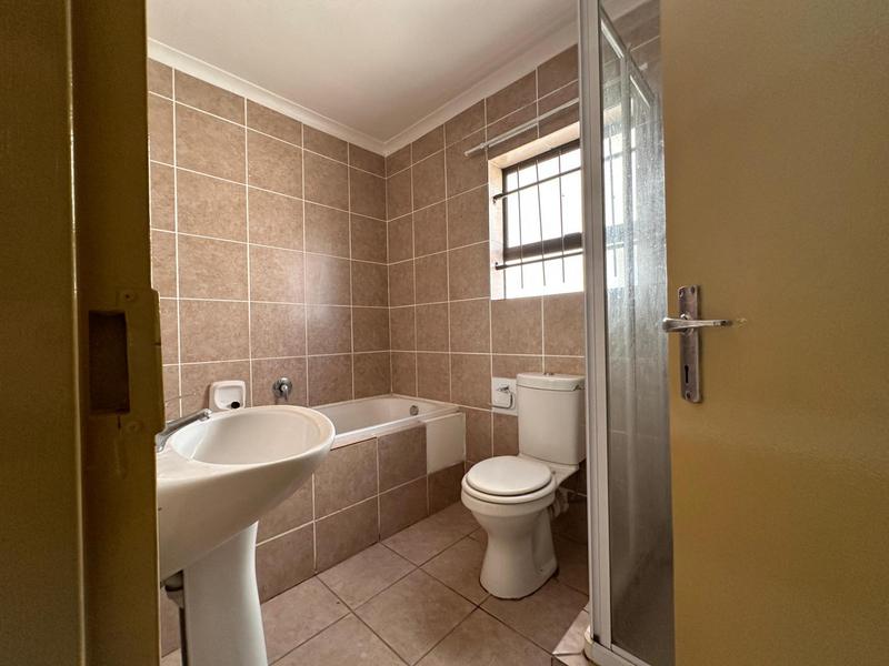 To Let 2 Bedroom Property for Rent in Gordons Bay Western Cape